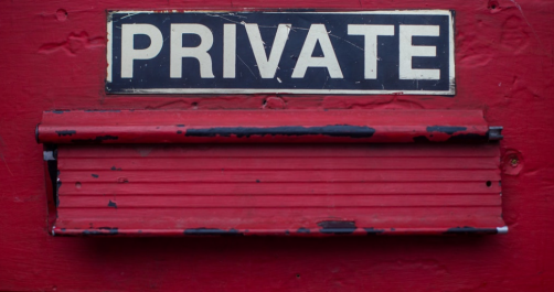 La patronal de la paquetería privada y el Ministerio de Fomento confabulan contra el servicio público postal